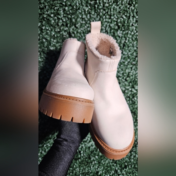 Timberland Boots - Picture 3 of 4